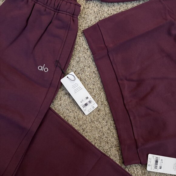 Alo Yoga Set Accolade Crew Neck Pullover And Accolade Straight Leg Sweatpant - Picture 3 of 8